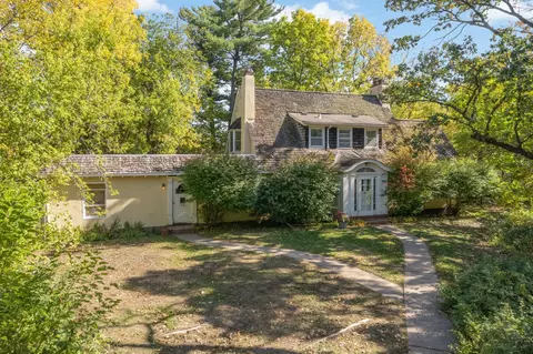 10 Benhill Rd, Saint Paul, MN 55105