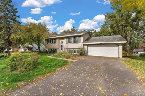 475 Springhill Rd, Vadnais Heights, MN 55127