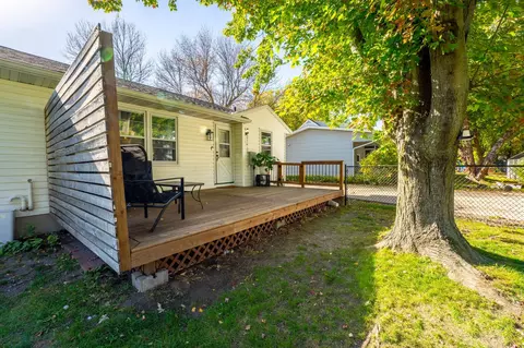 Exterior - 727 Austin Dr, Saint Peter, MN 56082 photo 3 of 7