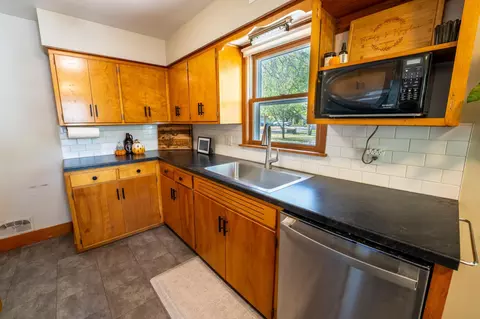 Kitchen - 727 Austin Dr, Saint Peter, MN 56082 photo 3 of 4