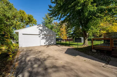 Exterior - 727 Austin Dr, Saint Peter, MN 56082 photo 2 of 7