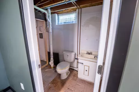 Bath - 727 Austin Dr, Saint Peter, MN 56082 photo 2 of 2