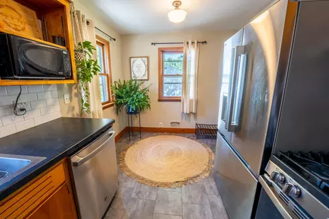 Kitchen - 727 Austin Dr, Saint Peter, MN 56082 photo 2 of 4