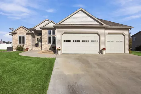 718 N Sedona Dr, West Fargo, ND 58078