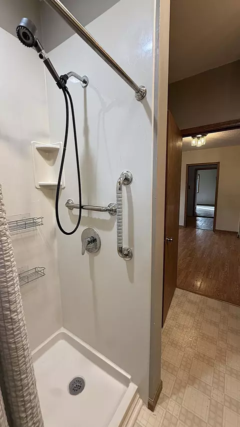 Bath - 237 S Paul St, Appleton, MN 56208 photo 4 of 9