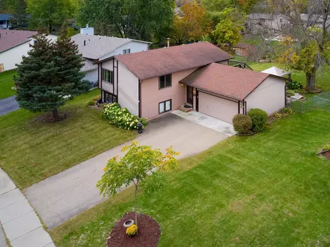 6342 Whispering Oaks Dr, Eden Prairie, MN 55346