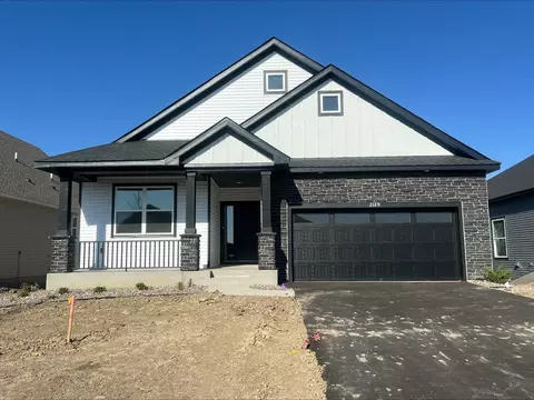 2129 Traverse Dr, Lino Lakes, MN 55038