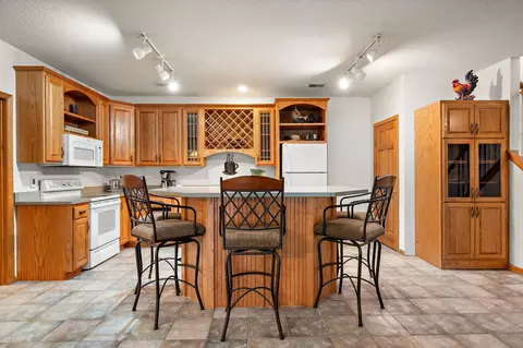 Kitchen - 21448 Pointe Dr, Rogers, MN 55374 photo 4 of 5