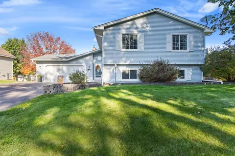 670 Conestoga Trl, Chanhassen, MN 55317
