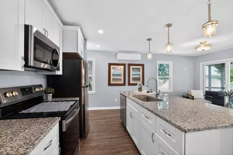 Kitchen - 2627 Commerce Blvd, Mound, MN 55364 photo 2 of 3