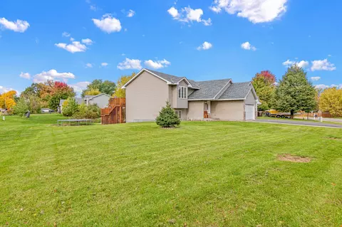 Exterior - 1601 Maple Ave, Buffalo, MN 55313 photo 6 of 10