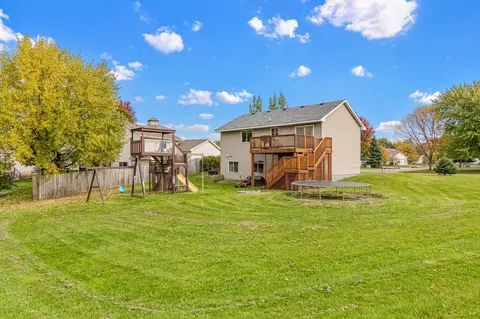 Exterior - 1601 Maple Ave, Buffalo, MN 55313 photo 7 of 10