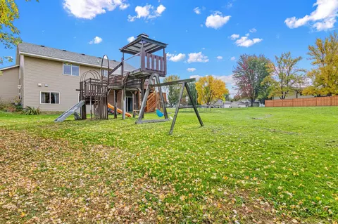 Exterior - 1601 Maple Ave, Buffalo, MN 55313 photo 9 of 10