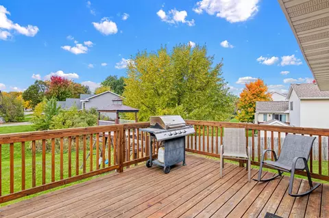 Exterior - 1601 Maple Ave, Buffalo, MN 55313 photo 3 of 10