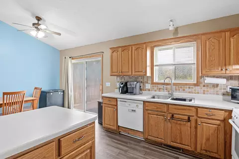 Kitchen - 1601 Maple Ave, Buffalo, MN 55313 photo 3 of 4