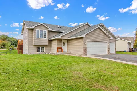 Exterior - 1601 Maple Ave, Buffalo, MN 55313 photo 4 of 10