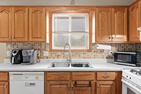 Kitchen - 1601 Maple Ave, Buffalo, MN 55313 photo 4 of 4