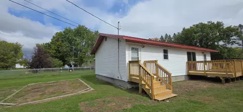 Exterior - 313 Oak St S, Onamia, MN 56359 photo 2 of 3