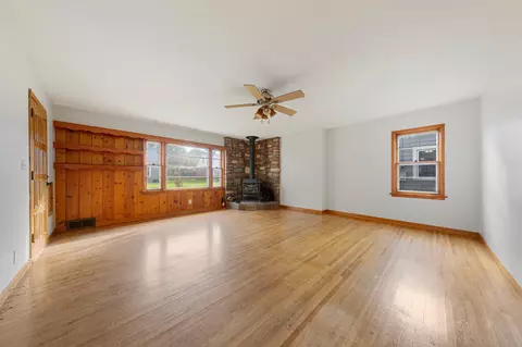 Living - 647 E 7th St, Albert Lea, MN 56007 photo 3 of 4
