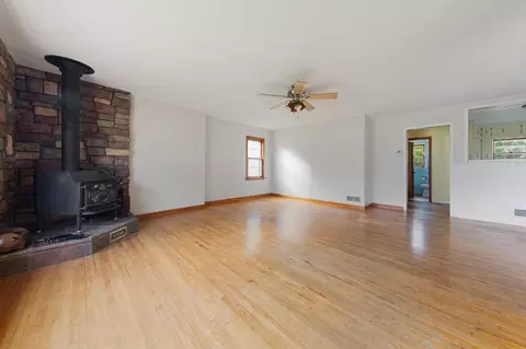 Living - 647 E 7th St, Albert Lea, MN 56007 photo 2 of 4