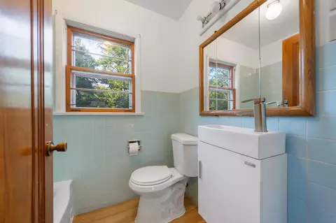 Bath - 647 E 7th St, Albert Lea, MN 56007 photo 1 of 2