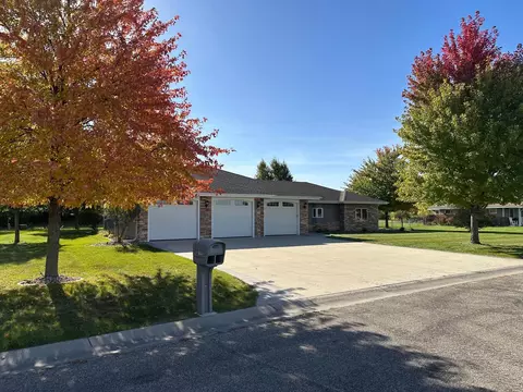 1949 Middle Creek Rd, Detroit Lakes, MN 56501