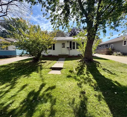 302 2nd St SE, Stewartville, MN 55976
