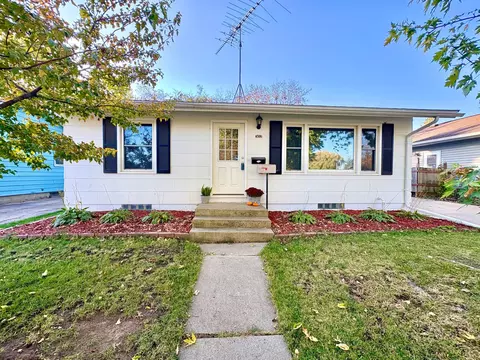 302 2nd St SE, Stewartville, MN 55976