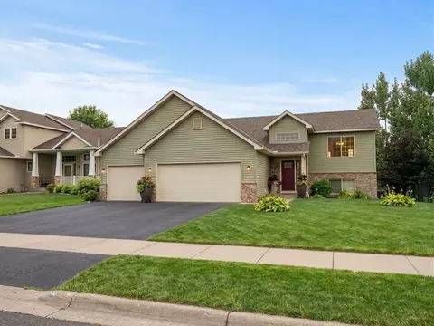 936 Ivy Hills Rd, Belle Plaine, MN 56011