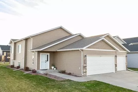 3053 38th Ave S, Moorhead, MN 56560