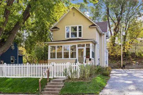 220 Winifred St W, Saint Paul, MN 55107