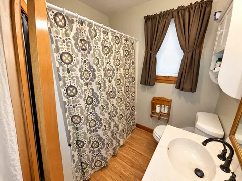 Bath - 1012 Becker Ave SE, Willmar, MN 56201 photo 1 of 2
