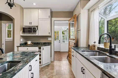 Kitchen - 6020 Mill St, Shorewood, MN 55331 photo 5 of 6