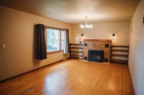 Living - 313 E Willis St, Elmore, MN 56027 photo 1 of 4
