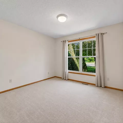 Bedroom - 2007 14th St NE, Faribault, MN 55021 photo 5 of 5