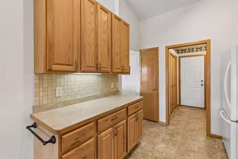 Entry Way - 2007 14th St NE, Faribault, MN 55021 photo 2 of 2
