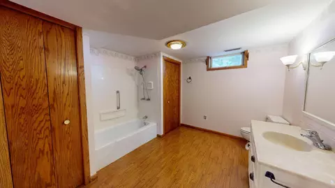Bath - 2129 Highland Ave, Albert Lea, MN 56007 photo 2 of 3