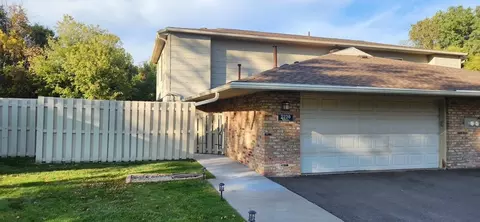2220 Mayfair Rd, Golden Valley, MN 55427