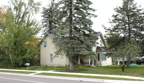 902 4th St NE, Little Falls, MN 56345
