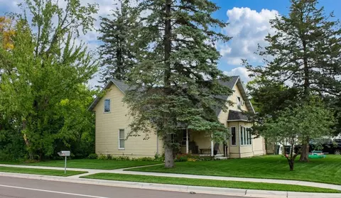 902 4th St NE, Little Falls, MN 56345