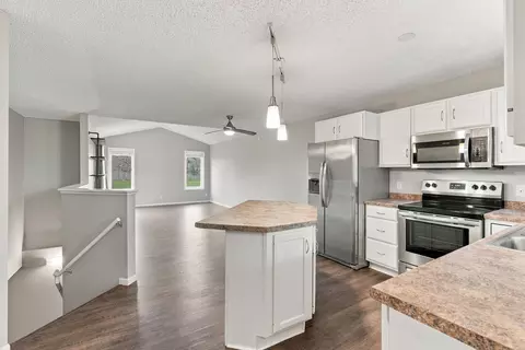 10515 64th Ln NE, Albertville, MN 55301