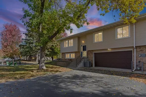 914 94th Ave NE, Blaine, MN 55434