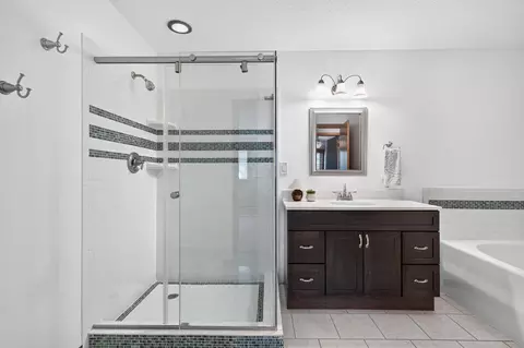 Bath - 4303 Clemson Cir #B, Eagan, MN 55122 photo 1 of 3