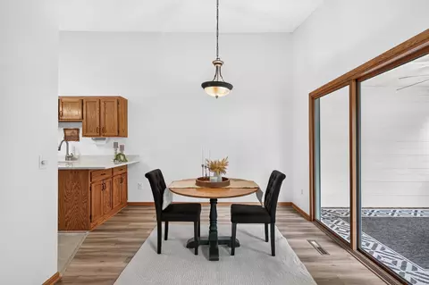 Dining - 4303 Clemson Cir #B, Eagan, MN 55122 photo 1 of 1