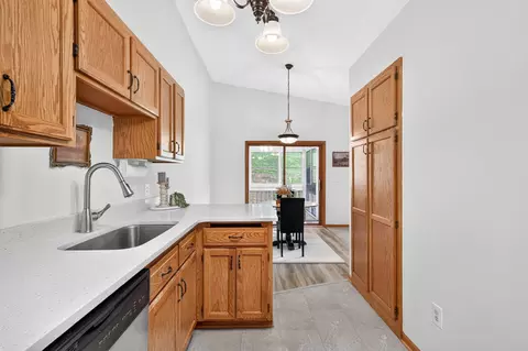 Kitchen - 4303 Clemson Cir #B, Eagan, MN 55122 photo 3 of 3