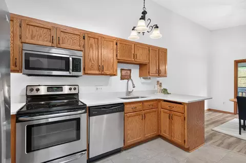 Kitchen - 4303 Clemson Cir #B, Eagan, MN 55122 photo 2 of 3