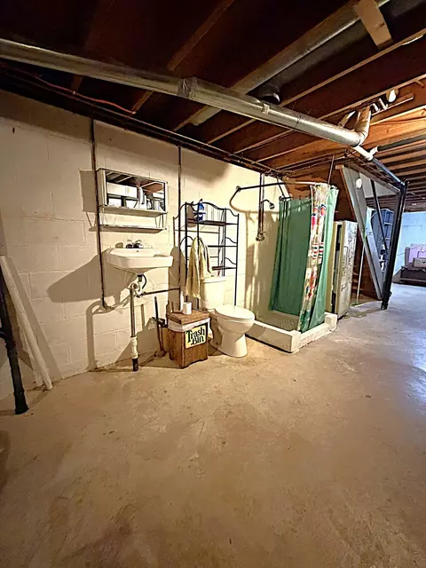 Bath - 220 3rd Ave NE, Plainview, MN 55964 photo 2 of 2