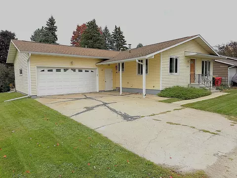 Exterior - 220 3rd Ave NE, Plainview, MN 55964 photo 6 of 8