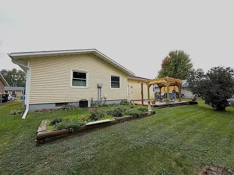 Exterior - 220 3rd Ave NE, Plainview, MN 55964 photo 4 of 8