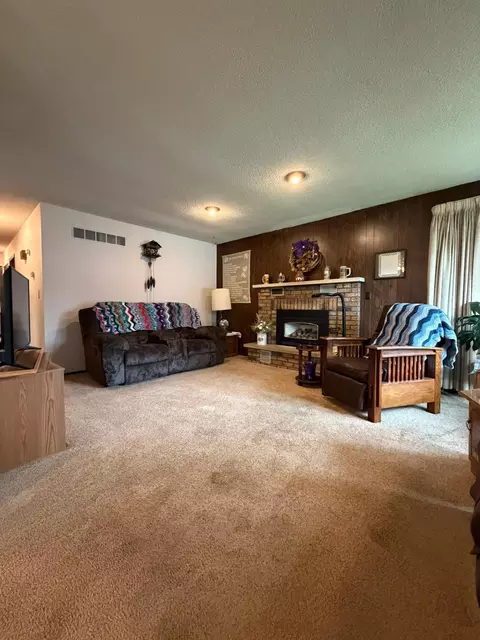Living - 220 3rd Ave NE, Plainview, MN 55964 photo 2 of 5